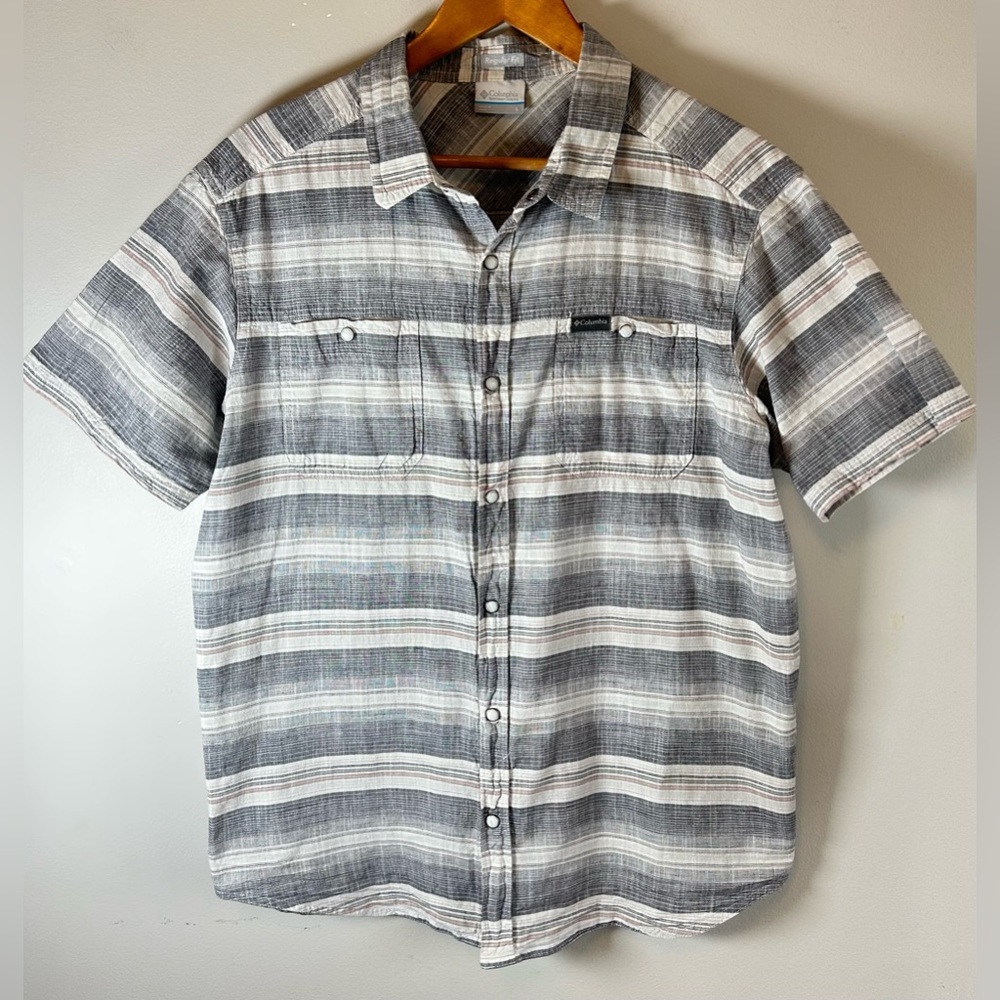 Columbia Men's Button Down Shirt Size L Gray White Stripes Cotton Pearl Snap EUC